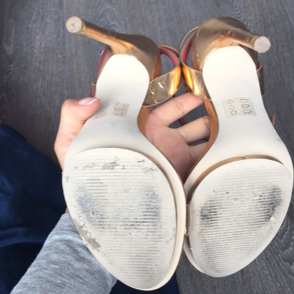 BCBG Maxazria gold strappy heels size 5.5 - Picture 5 of 5